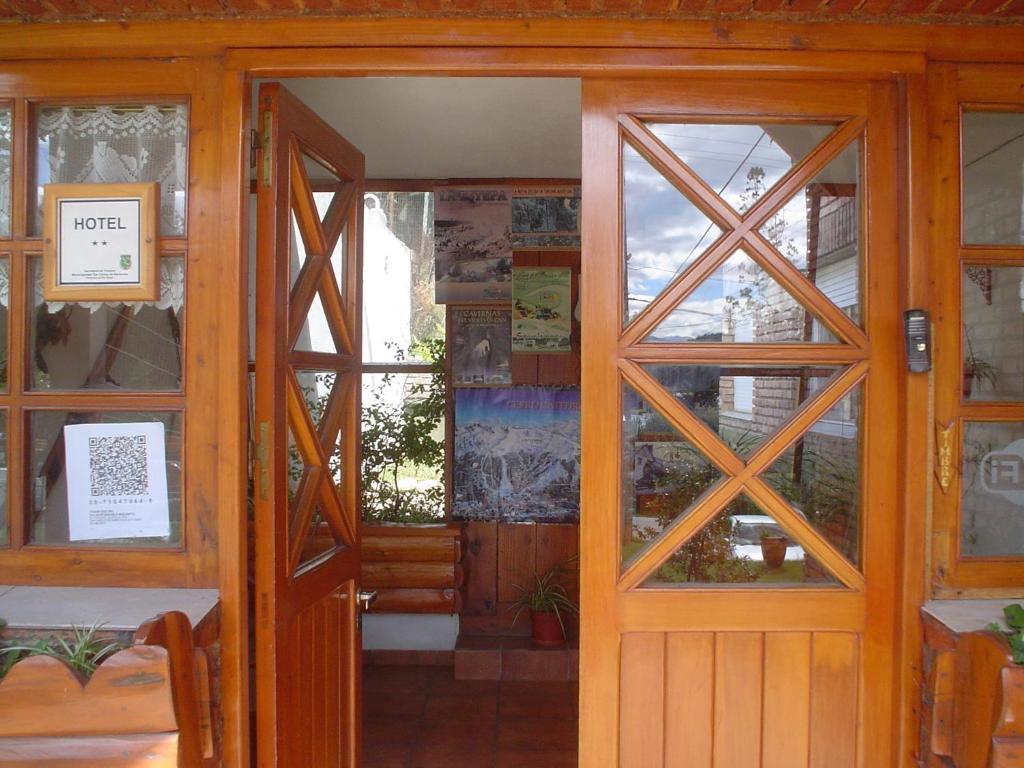 Hosteria Nuevo Pinar Bariloche Buitenkant foto